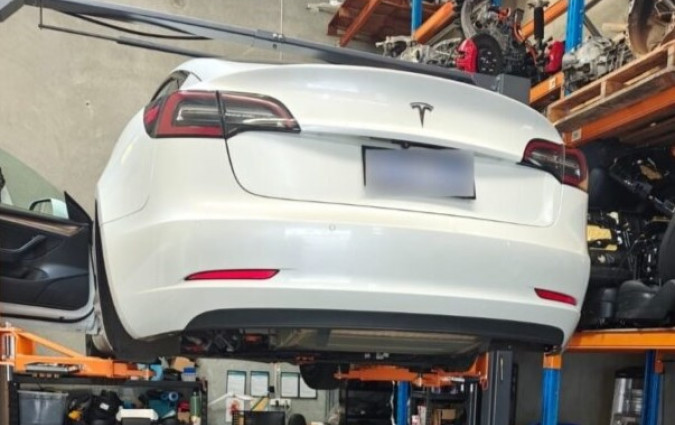 «Και τι θα κάνεις όταν η μπαταρία χρειαστεί πέταμα»; Αυτό δεν ακούς να αναπαράγεται συνέχεια; Model 3