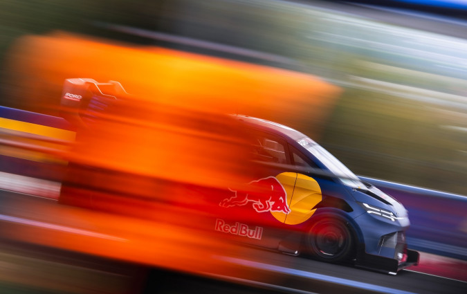 'Ετσι, έξυπνα επιλέχθηκε το Transit SuperVan 4.2, το οποίο έφερε εις πέρας την αποστολή. Ford