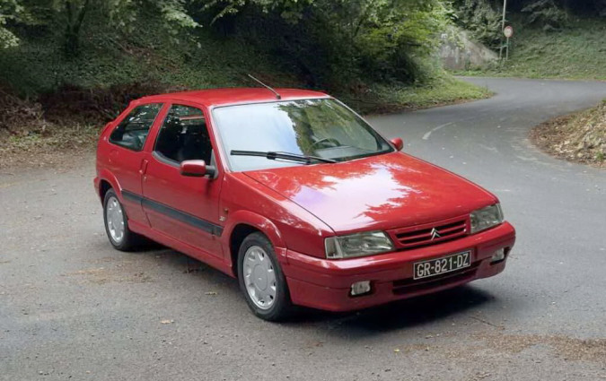 Η απάντηση για την τιμή της Citroën ZX Pierre Lartigue βρίσκεται στη μοναδικότητα, στην αγωνιστική ιστορία και στο πάθος για μια μάρκα που ανέκαθεν προκαλούσε τα δεδομένα. Citroën ZX Pierre Lartigue