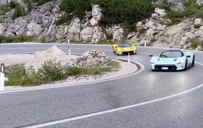 H κίνηση είναι το δίχως άλλο τολμηρή αν αναλογιστούμε την αξία των αυτοκινήτων. Είναι όμως και απερίσκεπτη, αν αναλογιστούμε πως έλαβε χώρα σε δημόσιο δρόμο Ferrari Daytona SP3- ντριφτ