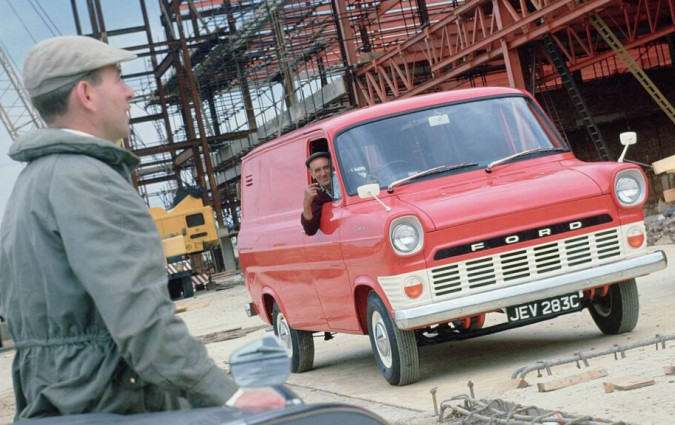 Το Ford Transit έχει αποκτήσει πιστό κοινό σε όλο τον κόσμο, καθιστώντας το όνομα Transit συνώνυμο των υψηλών δυνατοτήτων για κάθε επαγγελματία Ford Transit