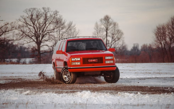 Aτμοσφαιρικός V8 9,9 λίτρων, βασισμένος σε τεχνολογία ναυτικών κινητήρων. Η ισχύς ξεπερνούσε τους 550 ίππους, με τη ροπή να φτάνει τα 955 Nm. Photo © Aaron Kiley/Car and Driver V8