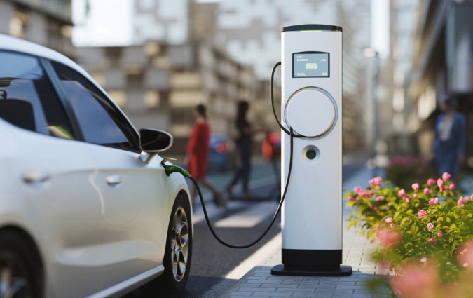 Στην Ελλάδα, η αγορά των PHEV και EV παρουσιάζει δυναμική άνοδο, τόσο στο κανάλι company/fleet όσο και στο retail. PHEV και EV