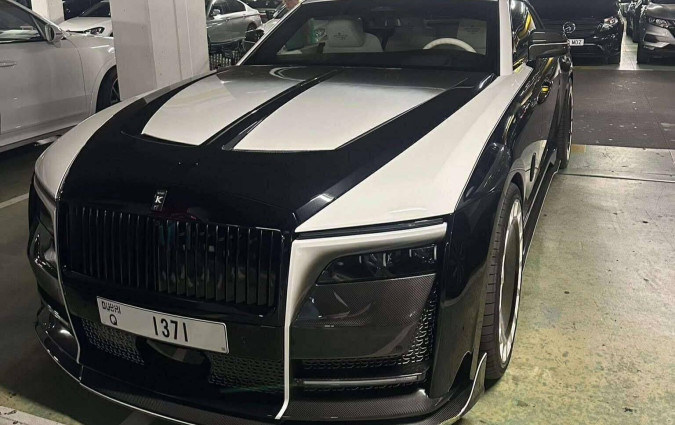 Η πρώτη από τις έξι Spectre ταξινομήθηκε στο Dubai και τώρα τη φωτογράφισε -και μας την έστειλε- φίλος της σελίδας από τη Μαγιόρκα. Rolls-Royce Spectre