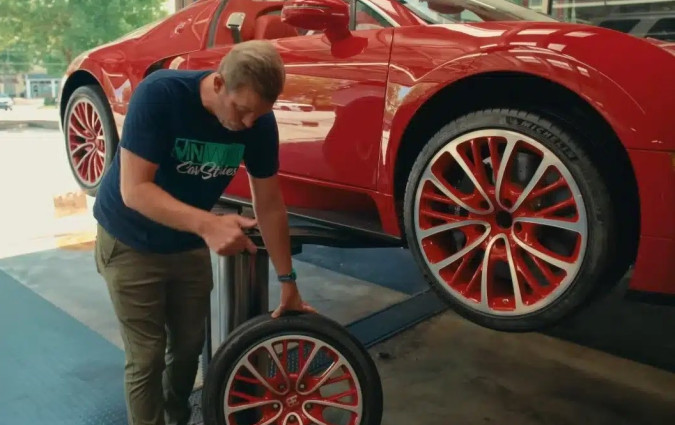 Αν σκεφτείς ότι η αλλαγή των τεσσάρων ζαντών κοστίζει 6ψήφιο νούμερο, ψάχνεις για εναλλακτικές. Bugatti Veyron