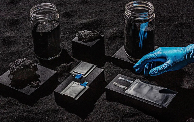 H χρήση πυριτίου αντί γραφίτη απαιτεί λιγότερες πρώτες ύλες υψηλού κόστους, γεγονός που αναμένεται να μειώσει το συνολικό κόστος της μπαταρίας. Πυρίτιο