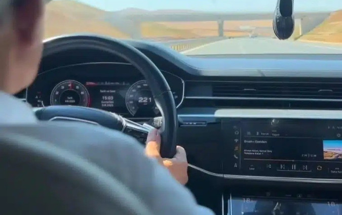 Ήταν όντως τόσο απερίσκεπτος ο Τούρκος υπουργός; Ή όλο αυτό αποσκοπούσε να διαφημίσει τα ταχύτατα αντανακλαστικά και την άμεμπτη εφαρμογή των νόμων στην Τουρκία; Τουρκία