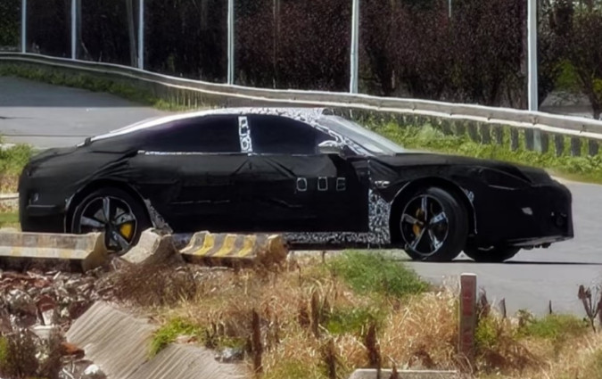 Τι καλύτερο λοιπόν από μια λιμουζίνα μεγαλύτερου μήκους και μεταξονίου, βασισμένη στο SU7; Xiaomi SU7