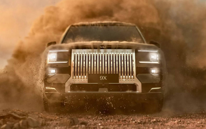 «Zeekr 9X, μία Rolls-Royce Cullinan στην τιμή της BMW X5» γράφαμε τον περασμένο Απρίλιο. Αλλά η τιμή είναι απλώς το κερασάκι στην τούρτα. Zeekr 9X