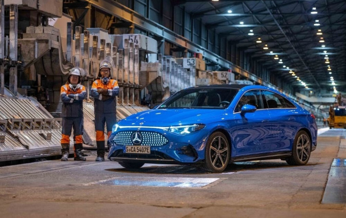 Η συνεργασία Mercedes-Benz και Norsk Hydro δείχνει πώς οι premium κατασκευαστές είναι διατεθειμένοι να πληρώσουν περισσότερο για πρώτες ύλες με χαμηλότερες εκπομπές για να ενισχύσουν το οικολογικό τους προφίλ. 2026 Mercedes-Benz CLA