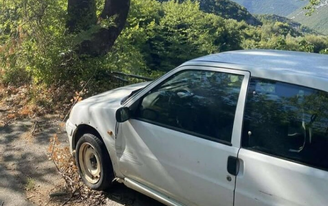 Αν περάσεις από τον Ταΰγετο, ρίξε μια ξερογκαζιά περνώντας δίπλα του. Peugeot 106 Rallye
