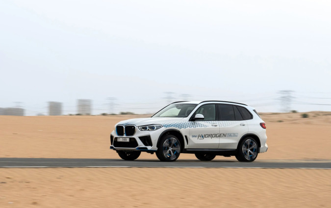 Πλάι στις βενζινοκίνητες, πετρελαιοκίνητες, plug-in hybrid και αμιγώς ηλεκτρικές εκδόσεις της νέας BMW X5 θα προστεθεί και μια υδρογονοκίνητη BMW iX5 Hydrogen- BMW X5 Hydrogen