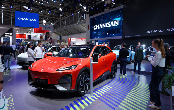 Στην Ελλάδα η Changan εκπροσωπείται από τον Όμιλο Βασιλάκη και η πρεμιέρα στην ελληνική αγορά έχει προγραμματιστεί για τις αρχές Οκτωβρίου Changan IAA 2025