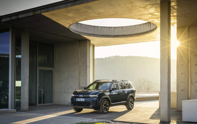 To Dacia Bigster προσφέρει κορυφαία ευρυχωρία, πρακτικότητα και σύγχρονη τεχνολογία, ενώ ταυτόχρονα παραμένει πιστό στην παραδοσιακή φιλοσοφία της μάρκας: αξία χωρίς συμβιβασμούς Dacia Bigster