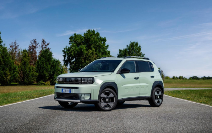 H βενζινοκίνητη έκδοση του FIAT Grande Panda με τον 3κύλινδρο 1.200άρη και τους 100 ίππους συνδυάζεται με χειροκίνητο κιβώτιο έξι σχέσεων FIAT Grande Panda Petrol