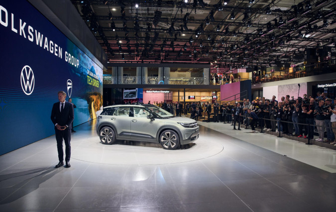 Στο φετινό Σαλόνι του Μονάχου οι Ευρωπαίοι κατασκευαστές θα προσπαθήσουν να δείξουν ότι είναι ακόμη εδώ, με στόχο να ανακτήσουν την πρωτοκαθεδρία σε έναν κλάδο που πλέον κυριαρχείται από τον εξηλεκτρισμό και τη συνδεσιμότητα Σαλόνι του Μονάχου 2025- Volkswagen ID.Cross Concept