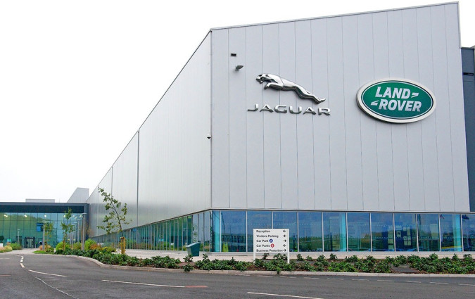 Η Jaguar Land Rover τονίζει ότι συνεχίζει την έρευνα με τη βοήθεια ειδικών και συνεργάζεται με τις αρχές, ζητώντας συγγνώμη για την αναστάτωση που έχει προκαλέσει σε πελάτες και συνεργάτες. Jaguar Land-Rover