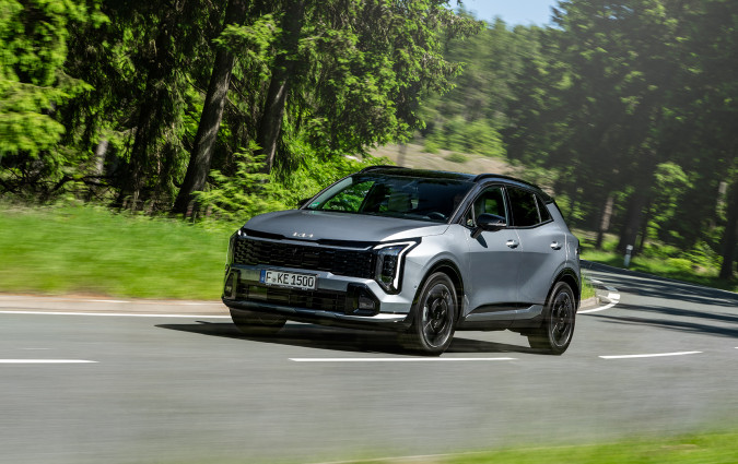 Το βενζινοκίνητο Kia Sportage με τους 150 ίππους ξεκινά από €30.990, το ντίζελ από €31.490 και το φουλ hybrid από €34.990 Kia Sportage