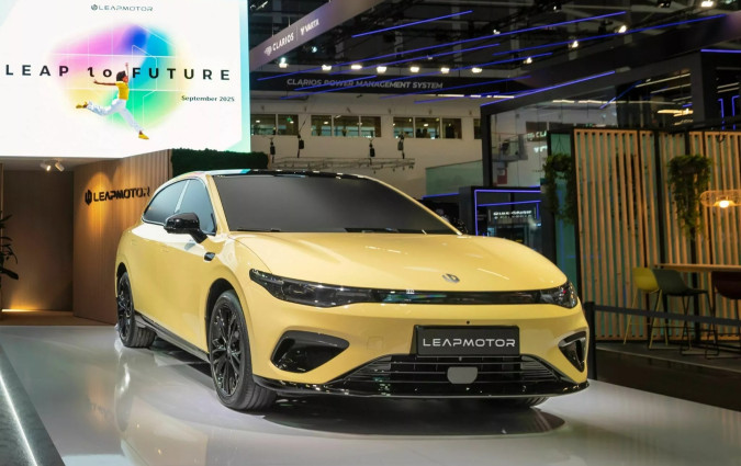 Το Leapmotor B05 αναμένεται στην Ευρώπη το πρώτο τρίμηνο του 2026 και στόχος της κινεζικής φίρμας είναι η τιμή να μείνει κάτω από τις €30.000 Leapmotor B05