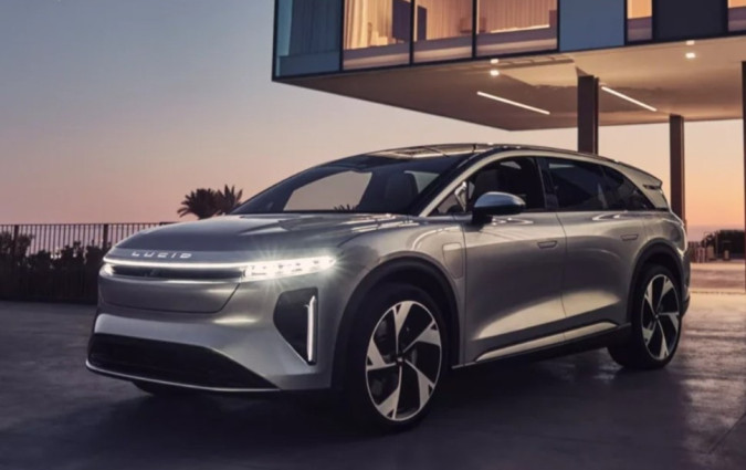 To τετρακίνητο 5μετρο SUV αποδίδει 839 ίππους και 1.232 Nm, αρκετά για να επιταχύνει από στάση στα 100 km/h σε 3,6” και να φτάσει τα 250 km/h. Lucid Gravity