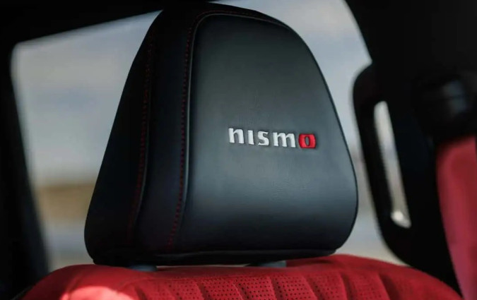 Οι εργαζόμενοι περπατούν έως και 30.000 βήματα την ημέρα για να διαλέξουν τα κατάλληλα ανταλλακτικά. Η Nissan επιθυμεί να μειώσει το μέγεθος -και τον αριθμό των βημάτων- στο ήμισυ. Nissan