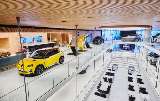 Το «le défilé renault the carwalk» είναι μια εμπειρία, ένα μοναδικό πολιτιστικό hub που περιλαμβάνει εκθεσιακό χώρο, μπουτίκ και εστιατόριο Renault