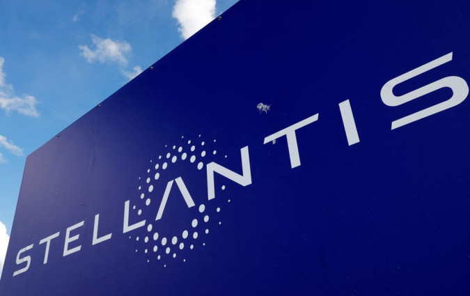 «Οι στόχοι για μείωση των εκπομπών αερίων του θερμοκηπίου κατά 55% έως το 2030 και απαγόρευση των πωλήσεων αυτοκινήτων με κινητήρα εσωτερικής καύσης έως το 2035 (στην Ευρωπαϊκή Ένωση) δεν είναι ρεαλιστικοί όπως έχουν οριστεί», δήλωσε ο νέος διευθύνων σύμβουλος του Ομίλου Stellantis, ο Ιταλός Antonio Filosa. Stellantis