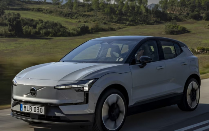 Το Volvo EX30 ένα από τα δημοφιλέστερα premium ηλεκτρικά B-SUV της ελληνικής αγοράς ξεκινά από €29.900 Volvo EX30