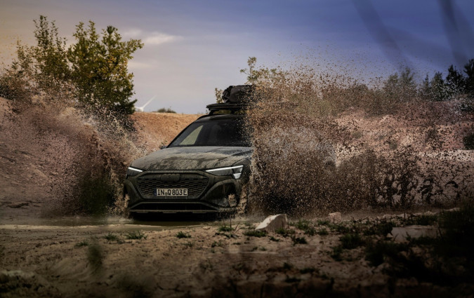 Η ιδέα του να μπει η Audi στην κατηγορία των πολυτελών 4x4 ζυμώνεται ήδη από το 2023. Ακόμη όμως δεν γνωρίζουμε το ακριβές χρονοδιάγραμμα του πρότζεκτ Audi Q8 e-tron Dakar