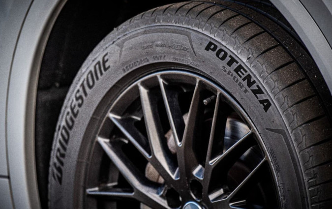 Σε συνεργασία με την Porsche, η Bridgestone έχει αποδείξει την ικανότητά της να προσαρμόζει τα Potenza στις πιο απαιτητικές ανάγκες Bridgestone Potenza Sport