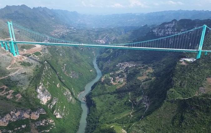 Το συνολικό μήκος της γέφυρας είναι 2.890 m, σχεδόν ταυτόσημο με της γέφυρας Ρίου–Αντιρρίου «Χαρίλαος Τρικούπης». γέφυρα