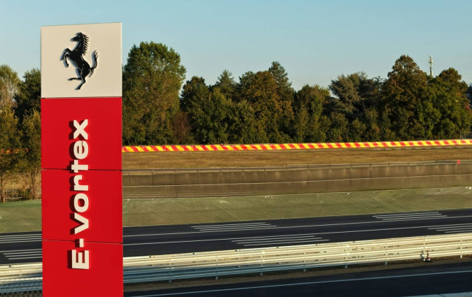 Η Ferrari μπορεί να αλλάζει εποχή, αλλά η εξέλιξη παραμένει πάντα στην πίστα. Ferrari e-Vortex