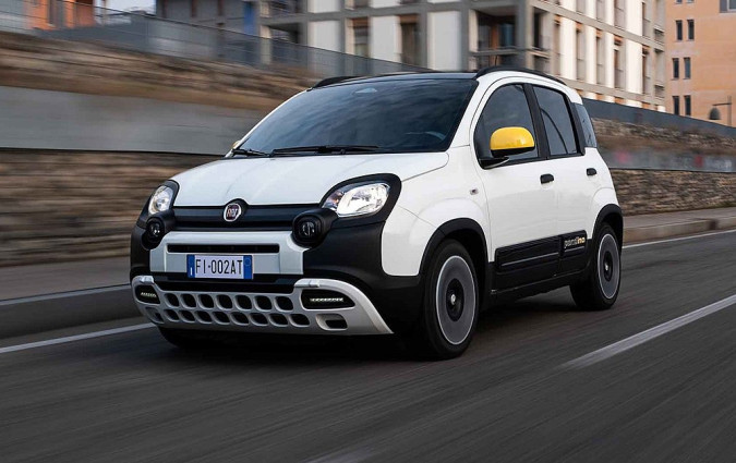 Το FIAT Pandina είναι διαθέσιμο σε δύο εκδόσεις εξοπλισμού ξεκινώντας από €15.490 μετά και την προωθητική ενέργεια ύψους €3.000 FIAT Pandina