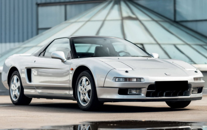 Τα πρώτα Honda NSX με χειροκίνητο κιβώτιο και λίγα χιλιόμετρα στο οδόμετρο γίνονται πλέον όλο και πιο δυσεύρετα. Honda NSX