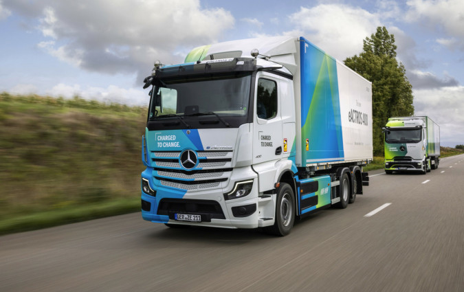 Η δεύτερη γενιά του Mercedes-Benz eActros, με έμφαση στη modular φιλοσοφία επιταχύνει τον διασκελισμό της φίρμας προς την ηλεκτροκίνηση των οδικών μεταφορών. Mercedes-Benz eActros