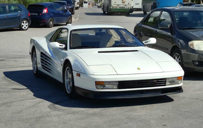 Στο «Miami Vice», ο Don Johnson, γνωστός ως Sonny Crockett, οδηγούσε μια λευκή Ferrari Testarossa στους δρόμους της αμερικανικής κοσμοπολίτικης πόλης. Ferrari Testarossa