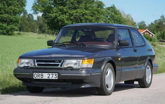Saab 900