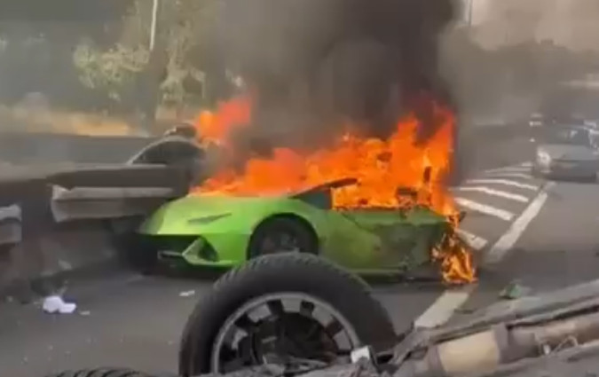 <blockquote class="twitter-tweet"><p lang="fr" dir="ltr">🚨🇫🇷 Un TERRIBLE ACCIDENT s’est produit ce matin sur l’autoroute A3, près de Paris.<br><br>Une Lamborghini a été coupée en deux sous la violence du choc avant de prendre feu. L’accident est mortel.<br><br>L’autoroute A3 a été fermée à la circulation. <a href="https://t.co/HWMKgwuDHV">pic.twitter.com/HWMKgwuDHV</a></p>&mdash; Cpasdeslol (@cpasdeslol_X) <a href="https://x.com/cpasdeslol_X/status/2096232345661522311?ref_src=twsrc%5Etfw">September 5, 20