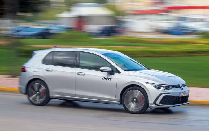 Plug-in hybrid testing the modes, photo credit DRIVE Magazine/Thanassis Koutsogiannis