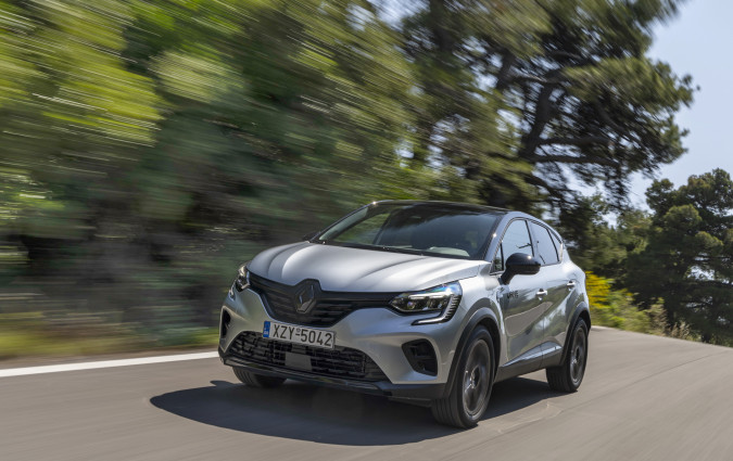 Παίζει στην premier league των B-SUV και αποτελεί τον πιο επικίνδυνο αντίπαλο για το ακριβότερο, λιγότερο άνετο και δυνητικά (αν δεν φορτίζεις κάθε μέρα) λιγότερο αποδοτικό Renault Captur Plug-in Hybrid E-TECH 160. Test drive: Renault Captur E-Tech Full Hybrid - Photos © DRIVE Media Group/Thanassis Koutsogiannis