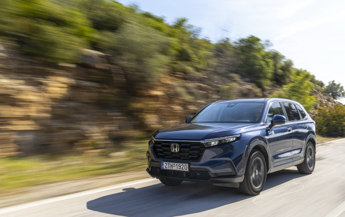 Το νέο και δικαιολογημένα ακριβό Honda CR-V e:HEV AWD διαμορφώνεται σε ένα άκρως ενδιαφέρον υβριδικό οικογενειακό SUV, με τετρακίνηση και χωρίς ουσιαστικά μειονεκτήματα. Test drive: Honda CR-V e:HEV AWD, Photo © DRIVE Media Group/Thanassis Koutsogiannis
