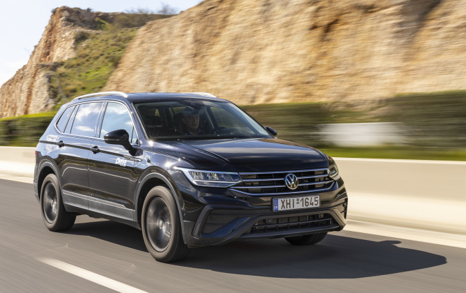 Το Volkswagen Tiguan Allspace καταφέρνει να διατηρεί στο 100% την ομοιογένεια και τη στιβαρότητα που χαρακτηρίζουν το 5θέσιο μοντέλο, υπερθεματίζοντας στους χώρους Test drive: VW Tiguan Allspace 2.0 TDI 150 PS 4Motion DSG, Photo © DRIVE Media Group/Thanassis Koutsogiannis