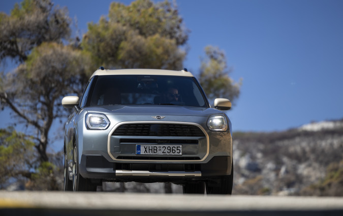Tο MNI Countryman C δείχνει τώρα πιο μοντέρνο, πιο μινιμαλιστικό και ταυτόχρονα πιο γωνιώδες από πριν. Test drive: MINI Countryman C, Photo © DRIVE Media Group/Thanassis Koutsogiannis