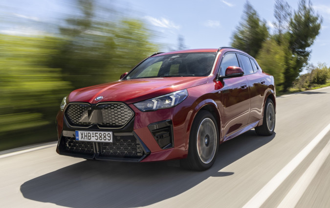 Η BMW iX2 xDrive30 είναι προσανατολισμένη με έναν αποκλειστικό τρόπο στην ευχαρίστηση του οδηγού. Test drive: BMW iX2 xDrive30 © Photo © DRIVE Media Group/Thanassis Koutsogiannis