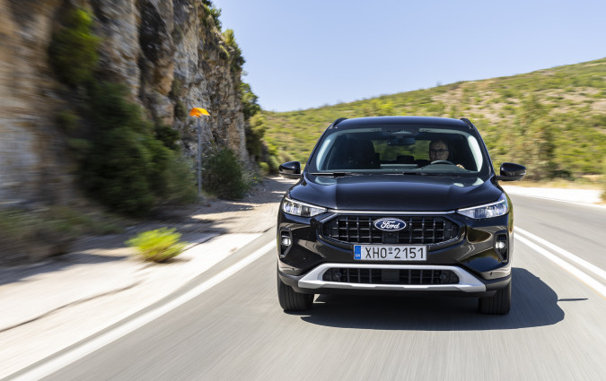 Η Ford τονίζει ότι το νέο υβριδικό σύστημα μπορεί να εξασφαλίσει στο Kuga έως 64% ηλεκτρική οδήγηση στην πόλη. Test drive: Ford Kuga Hybrid AWD, Photo © DRIVE Media Group/Thanassis Koutsogiannis