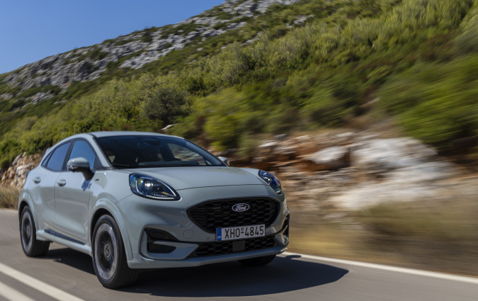 Η καμπίνα του ανανεωμένου Ford Puma είναι ριζικά αλλαγμένη, προσφέροντας κορυφαίες δυνατότητες συνδεσιμότητας. Test drive: Ford Puma 1.0 EcoBoost Hybrid 125 PS, Photo © DRIVE Media Group/Thanassis Koutsogiannis