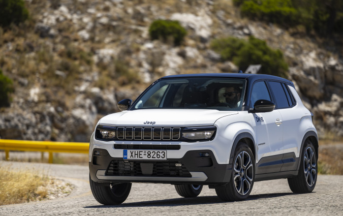 Το Jeep Avenger e-Hybrid έρχεται να διευρύνει ακόμα περισσότερο την γκάμα του μοντέλου, διατηρώντας τον ικανό, νεανικό και ώριμο χαρακτήρα του τόσο εντός όσο και εκτός ασφάλτου Test drive: Jeep Avenger e-Hybrid, Photo © DRIVE Media Group/Thanassis Koutsogiannis