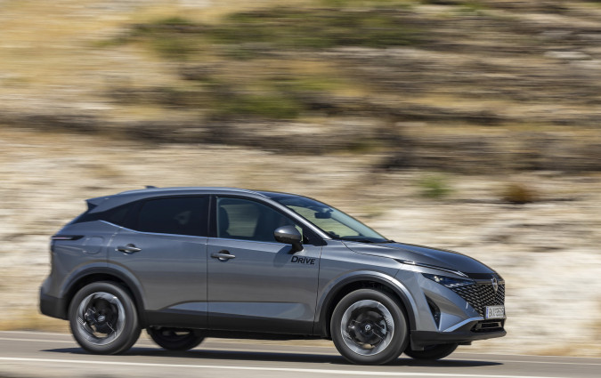 Το Nissan Qashqai αναγορεύεται στο πρώτο αυτοκίνητο με δύο φωνητικούς βοηθούς: Και της Google και της Amazon! Nissan Qashqai 1.3 DiG-T Hybrid 140 PS, Photo © DRIVE Media Group/Thanassis Koutsogiannis