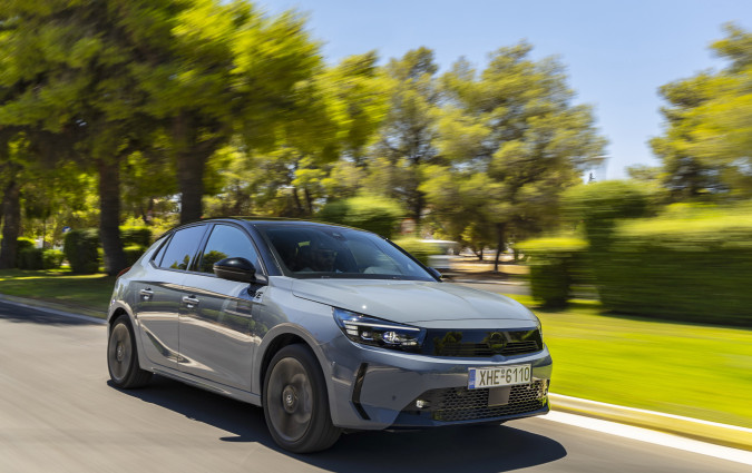 To ανανεωμένο Opel Corsa Electric είναι ένα ηλεκτρικό σουπερμίνι με ελκυστική και μοντέρνα σχεδίαση, σχεδιασμένο για αστική και περιαστική χρήση. Test drive: Opel Corsa Electric, Photo © DRIVE Media Group/Thanassis Koutsogiannis