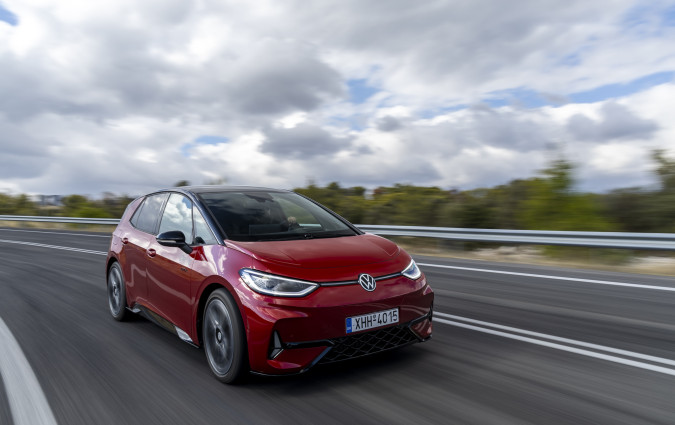 Το ID.3 GTX δεν είναι Golf GTi, όμως είναι η δέουσα ηλεκτρική εναλλακτική του και μάλιστα κατά €11.000 φθηνότερη. Test drive: Volkswagen ID.3 GTX, Photo © DRIVE Media Group/Thanassis Koutsogiannis